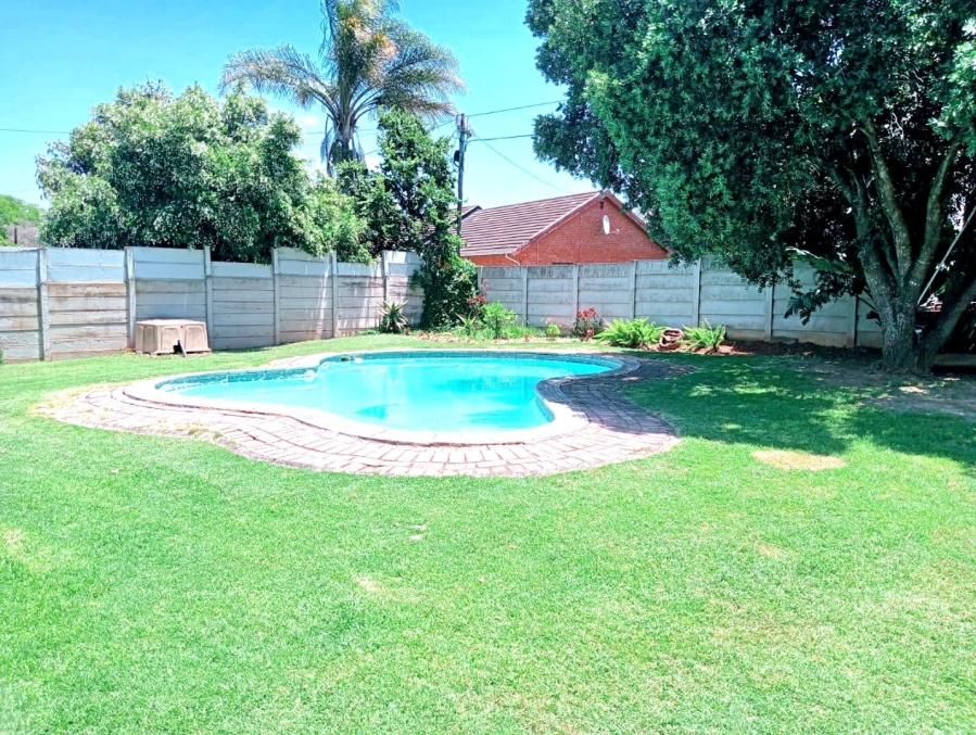 5 Bedroom Property for Sale in Vanes Estate Eastern Cape